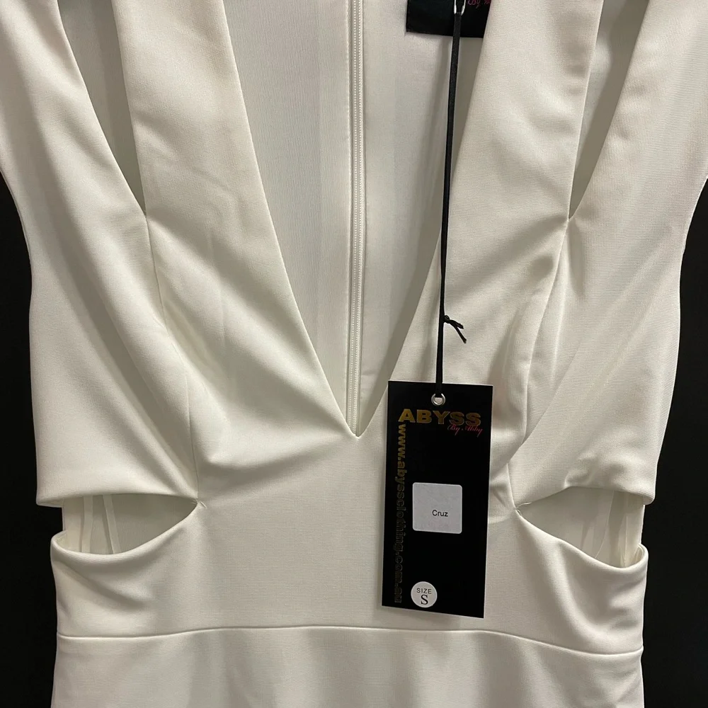 NWT Small White Form Fitting Dress 🕊 - Picture 3 of 14